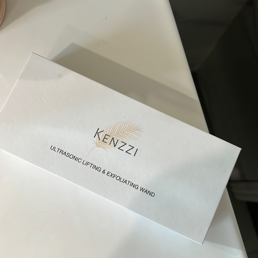 Kenzzi Ultrasonic Lifting & Exfoliating Wand